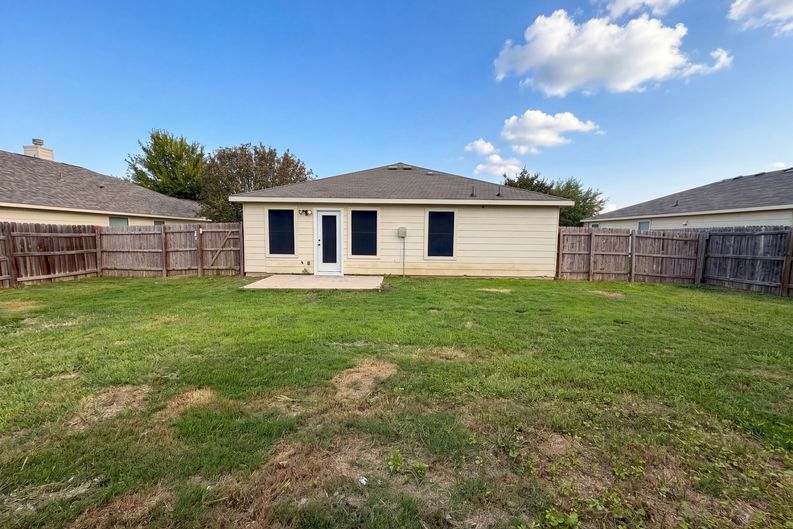 Photo 5 of 16 of 413 E Vega Ln, Killeen, TX