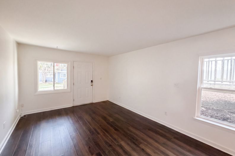 Photo 4 of 16 of 7040 Longstreet Dr, Raleigh, NC
