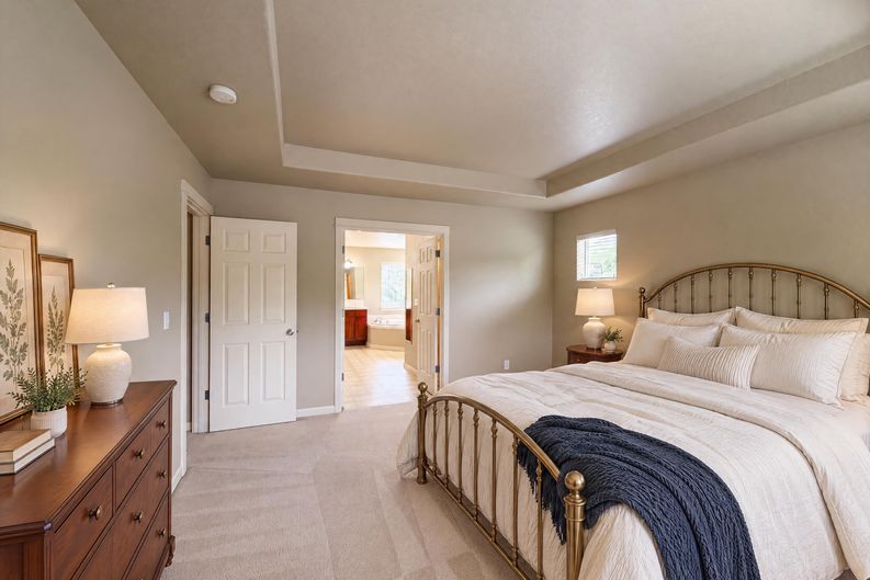 Photo 4 of 23 of 1724 SW Willowview Ter, Beaverton, OR