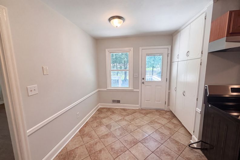 Photo 7 of 23 of 927 Greenlawn Dr, Columbia, SC