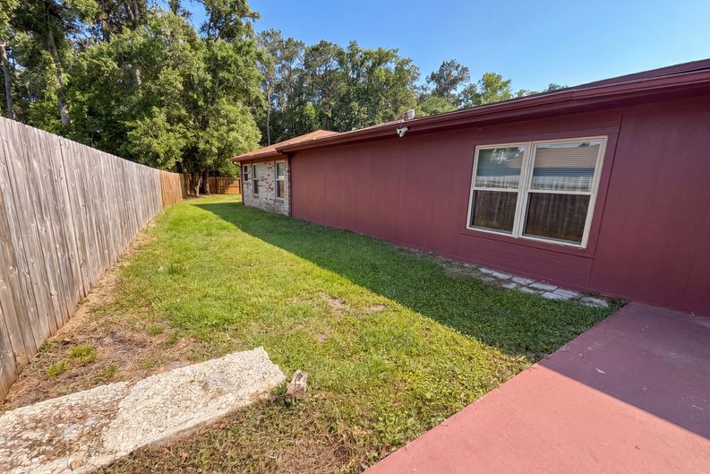 Photo 21 of 22 of 841 Chalmet Ln, Jacksonville, FL