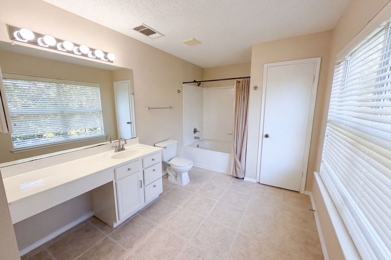 Photo 15 of 23 of 2727 High Point Dr, Round Rock, TX