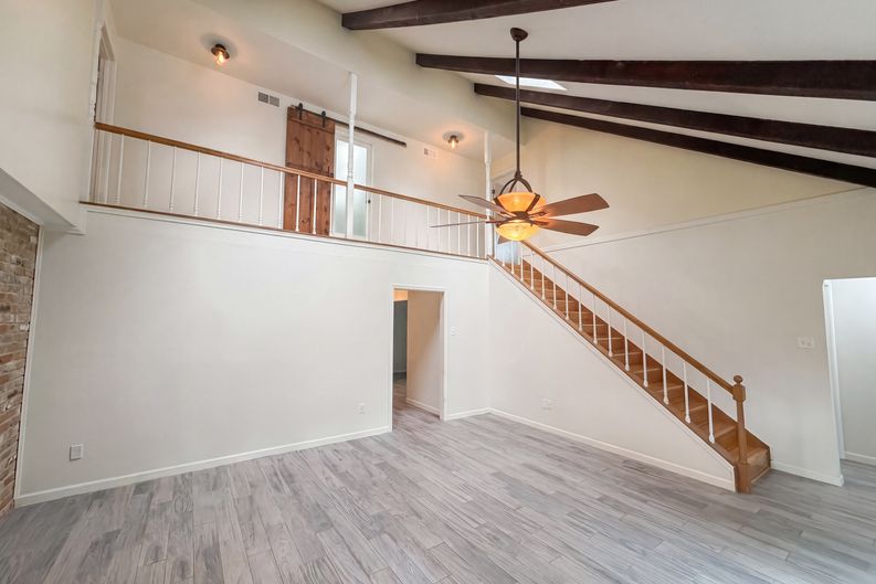 Photo 6 of 23 of 5116 E Bayou Dr, Dickinson, TX