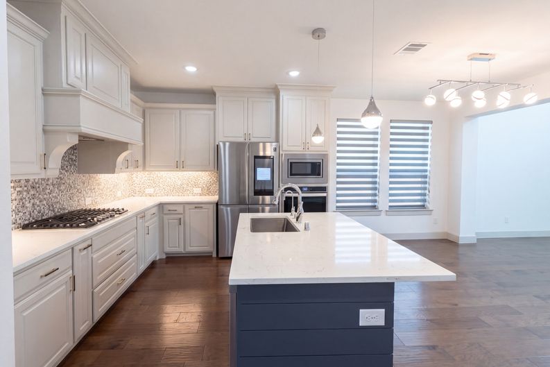 Photo 6 of 28 of 9694 Brackenfield Ln, Frisco, TX