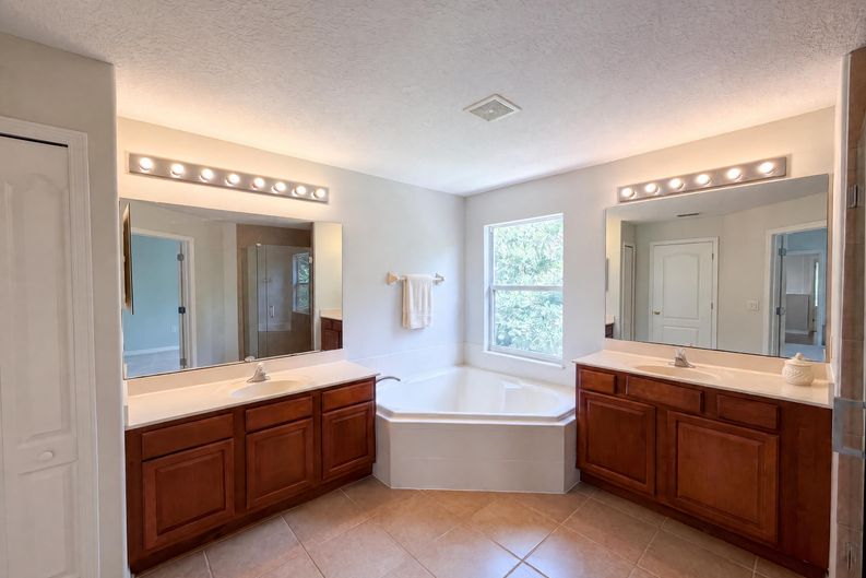 Photo 9 of 39 of 12706 Grovehurst Ave, Winter Garden, FL
