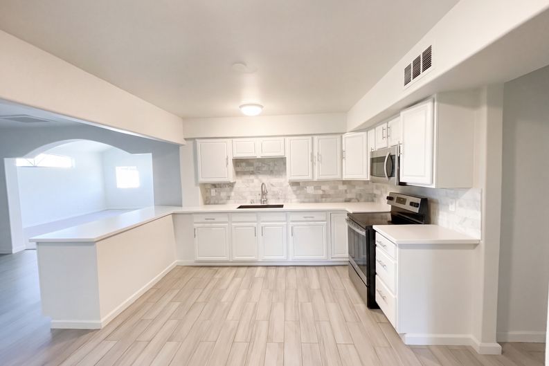 Photo 16 of 23 of 4253 E Vineyard Rd, Phoenix, AZ