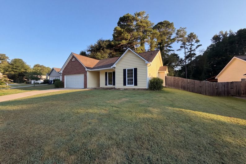 Photo 27 of 30 of 2119 Crystal Lake Dr, Lawrenceville, GA