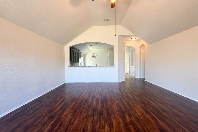 Photo 11 of 21 of 11920 Hassop Ln, Burleson, TX