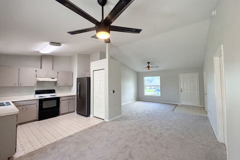 Photo 3 of 25 of 17956 SW 25th Avenue Rd, Ocala, FL