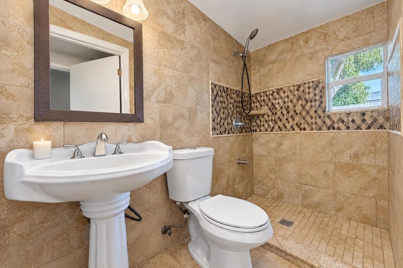 Photo 11 of 27 of 3205 W Rogers Ave, Tampa, FL