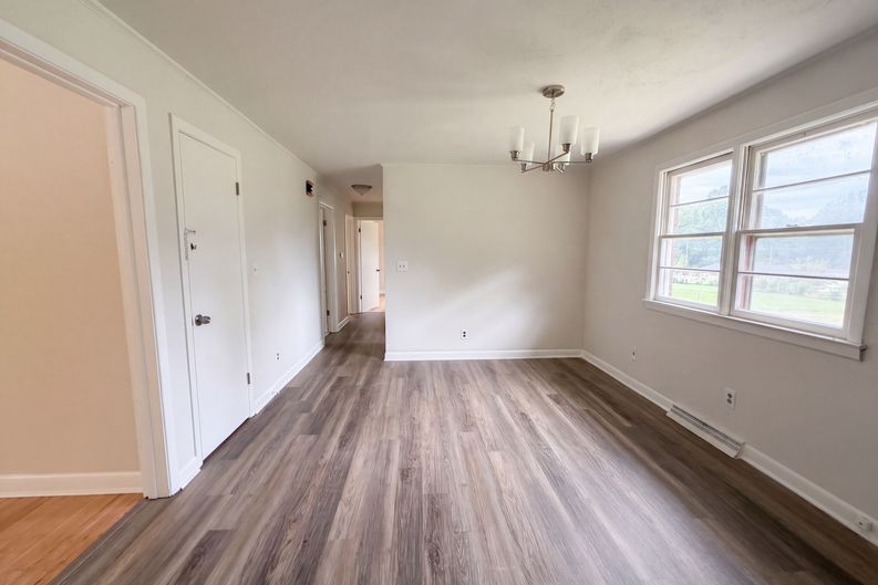 Photo 8 of 20 of 140 Joyce Dr, Winston Salem, NC