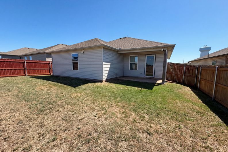 Photo 5 of 25 of 2308 Dillards Dr, Chickasha, OK
