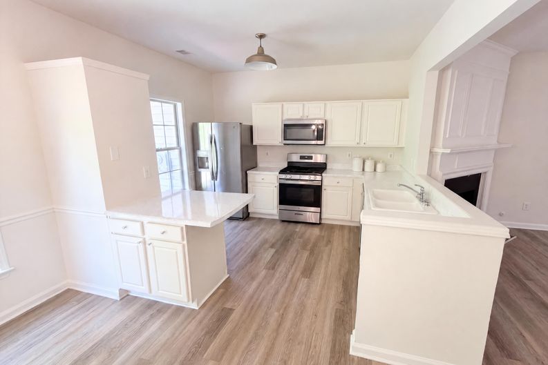 Photo 6 of 30 of 9155 Nesbit Ferry Rd, Alpharetta, GA