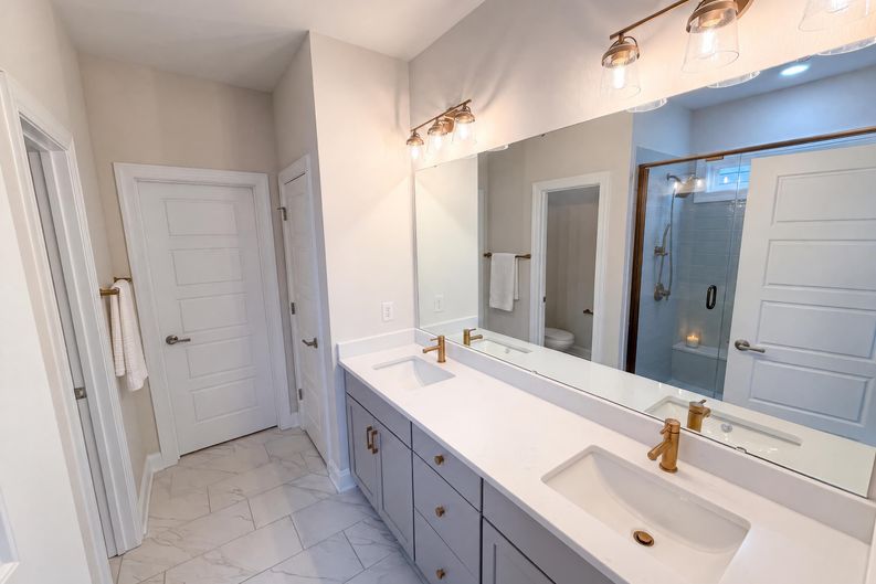 Photo 17 of 36 of 6109 Balham Ct, Charlotte, NC