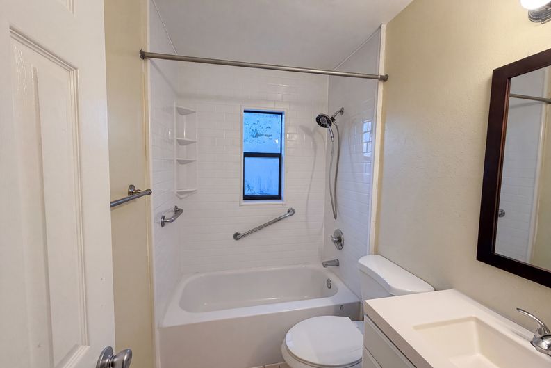 Photo 16 of 26 of 722 Virginia Ln, Apopka, FL