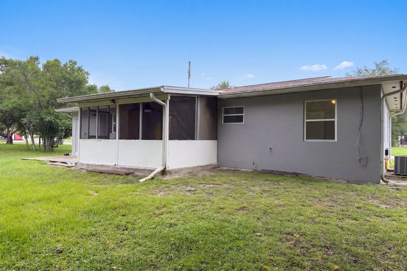 Photo 5 of 24 of 1521 Fort Smith Blvd, Deltona, FL