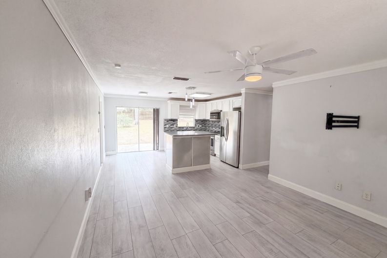 Photo 3 of 17 of 976 Liskeard Ave, Orange City, FL