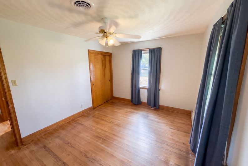 Photo 6 of 20 of 2406 Drum Creek Rd, Chesapeake, VA