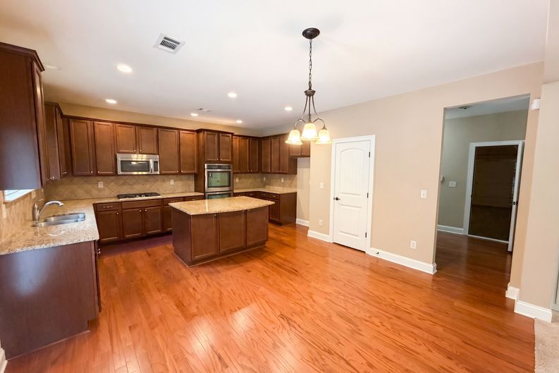 Photo 10 of 29 of 6565 Bentley Ridge Dr, Cumming, GA