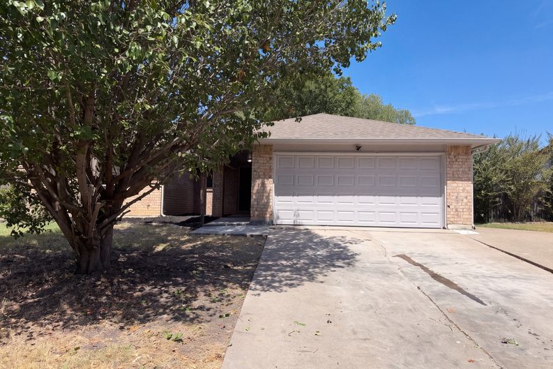Photo 19 of 21 of 220 Grand Meadow Dr, Fort Worth, TX