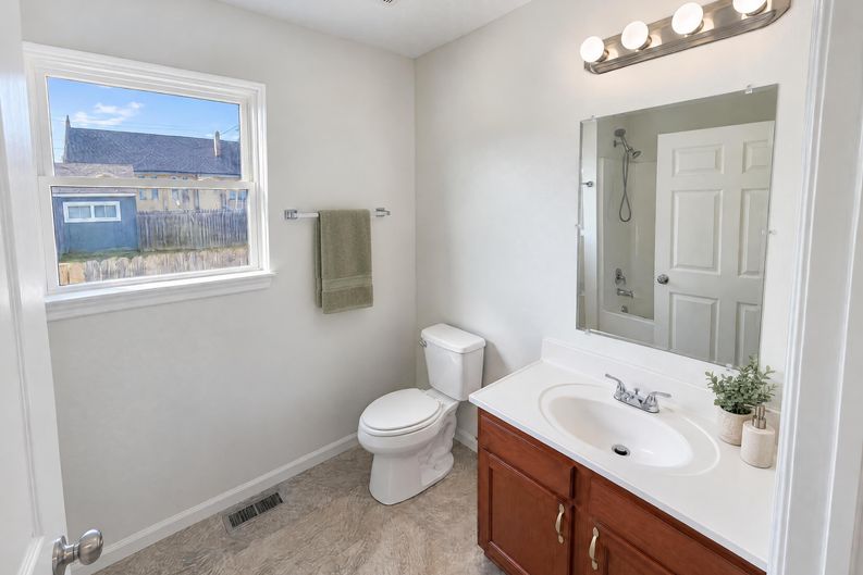 Photo 13 of 23 of 288 Hosack St, Columbus, OH