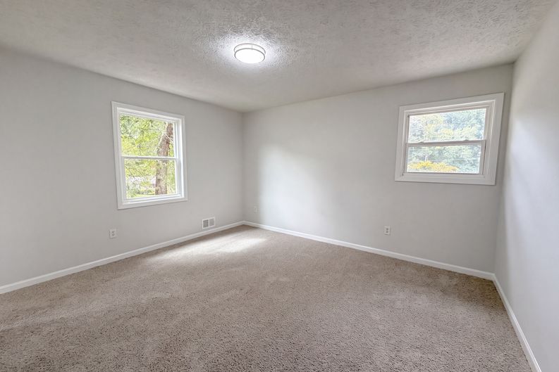 Photo 9 of 25 of 3691 Lavilla Dr, Powder Springs, GA