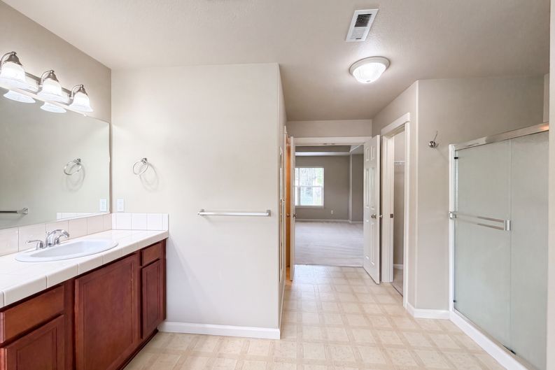 Photo 20 of 23 of 1724 SW Willowview Ter, Beaverton, OR