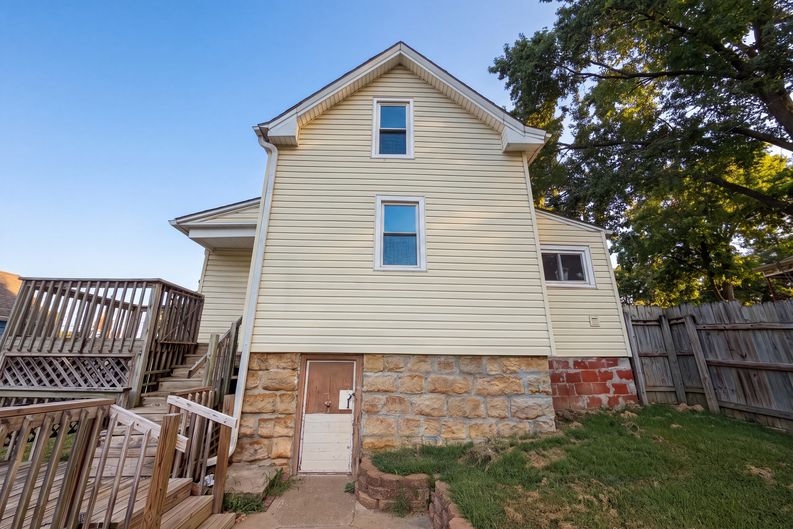 Photo 5 of 20 of 423 N Missouri St, Liberty, MO
