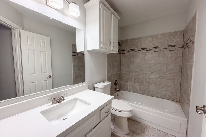 Photo 21 of 27 of 7707 Windmere Ct, Irving, TX