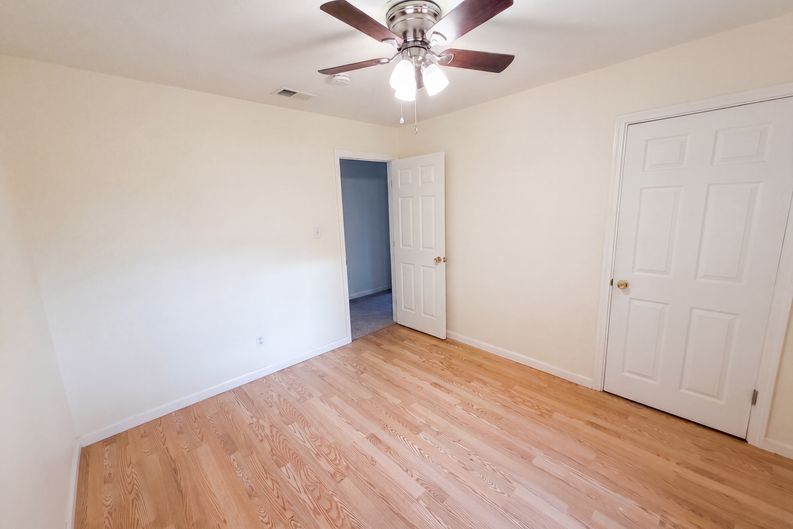 Photo 8 of 16 of 4940 Alcott Dr, Sacramento, CA