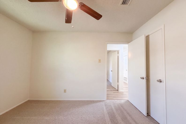 Photo 11 of 20 of 1136 Kris St, Irving, TX