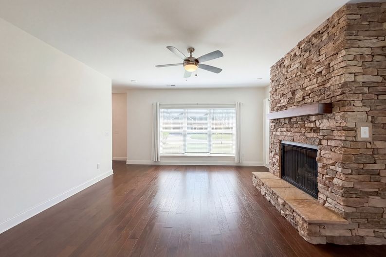 Photo 18 of 44 of 2714 Green Ash Ln, Knoxville, TN