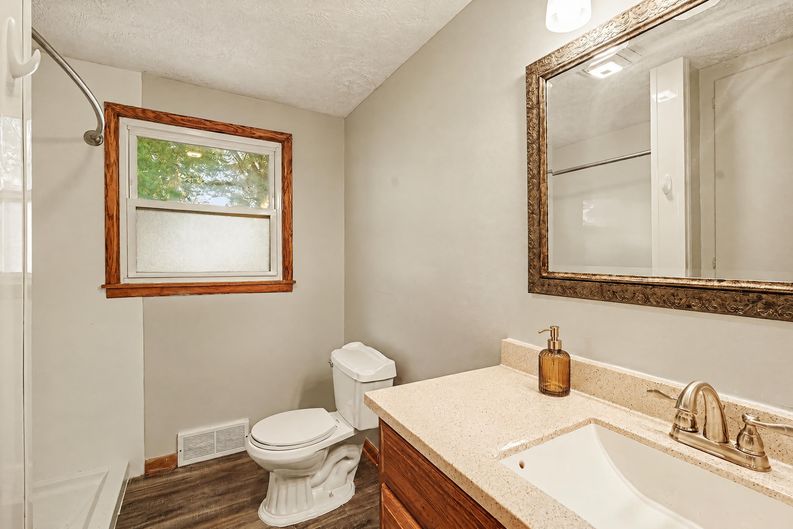 Photo 17 of 28 of 811 Leecrest St NW, Massillon, OH