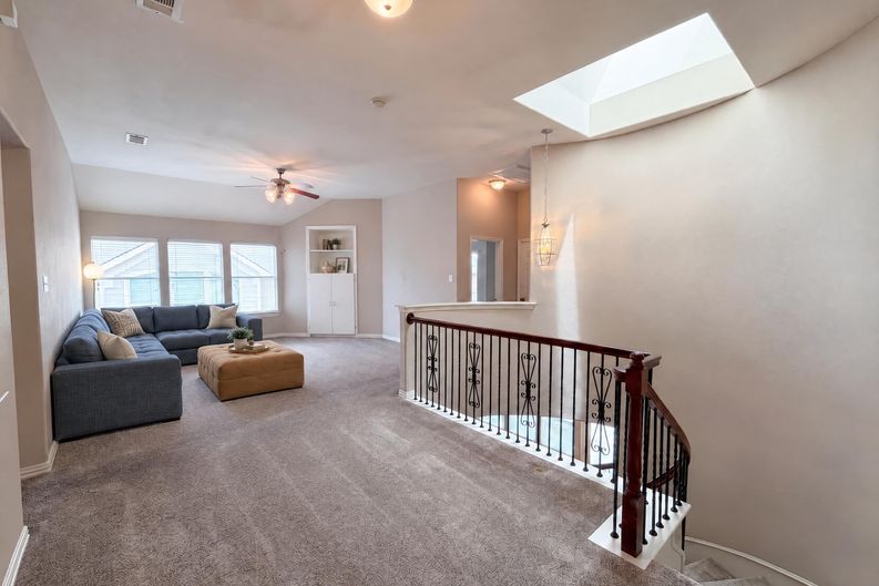Photo 13 of 32 of 10330 Sandbar Dr, Irving, TX