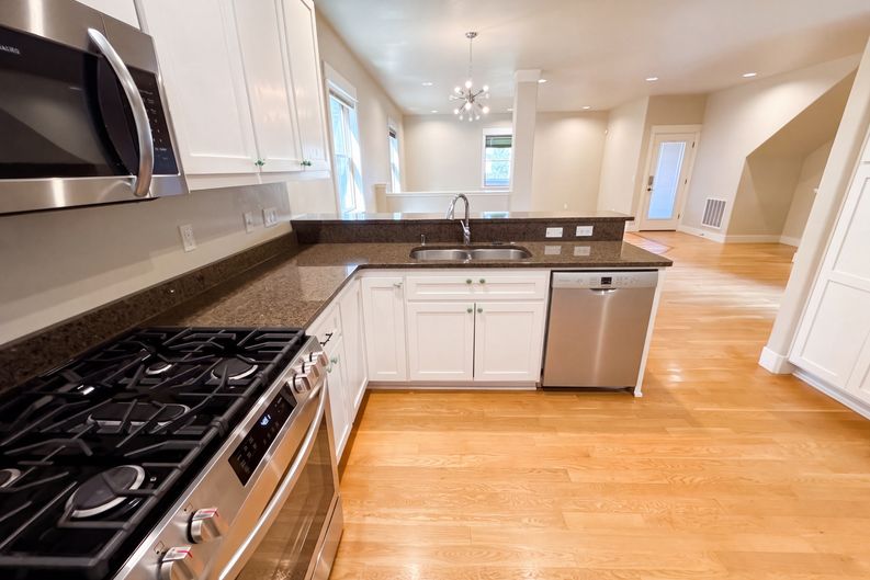 Photo 7 of 26 of 1125 W 28th Ave, Eugene, OR