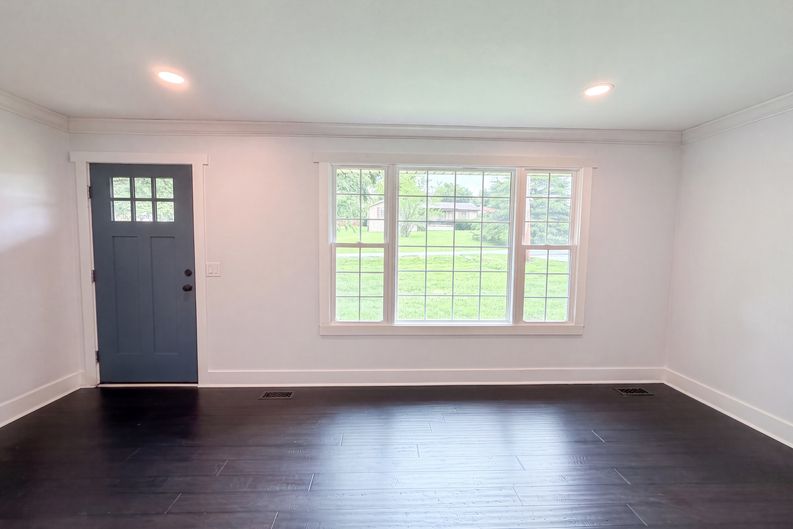 Photo 10 of 26 of 102 S Valley Rd, Hendersonville, TN