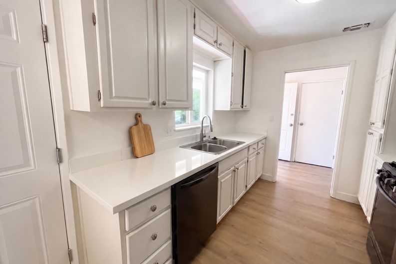 Photo 9 of 30 of 5313 Fernwood Way, Sacramento, CA