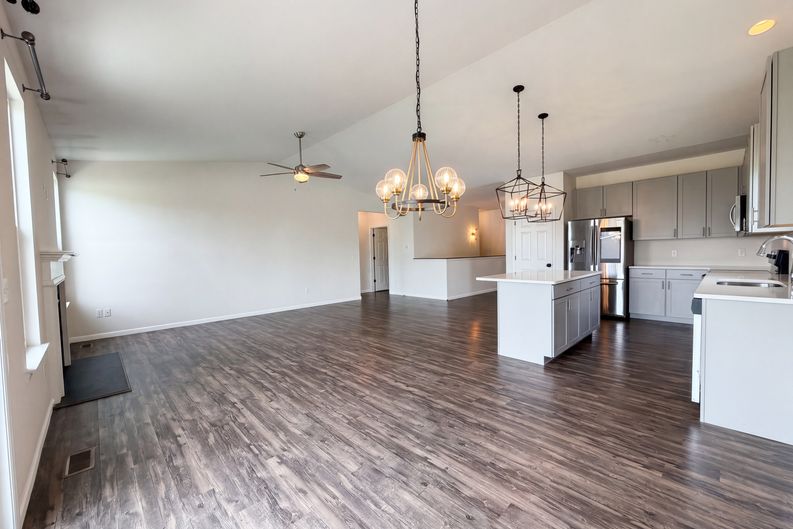 Photo 9 of 22 of 1034 Sweet River Dr, Saint Paul, MO