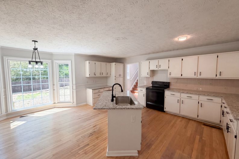 Photo 14 of 22 of 1033 Chestnut Hill Cir SW, Marietta, GA