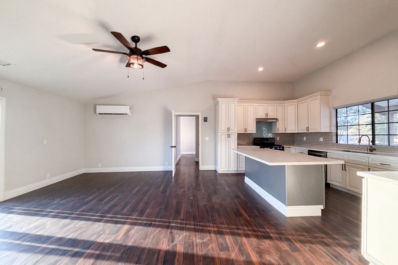 Photo 3 of 40 of 1401 60th St W, Rosamond, CA