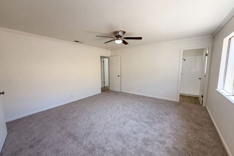 Photo 4 of 29 of 6041 Thornicroft Dr, Valley Springs, CA