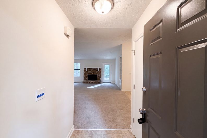 Photo 6 of 20 of 670 Marsh Ct, Jonesboro, GA
