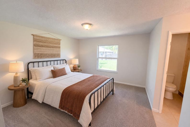 Photo 13 of 28 of 1061 Hunt St NW, Palm Bay, FL