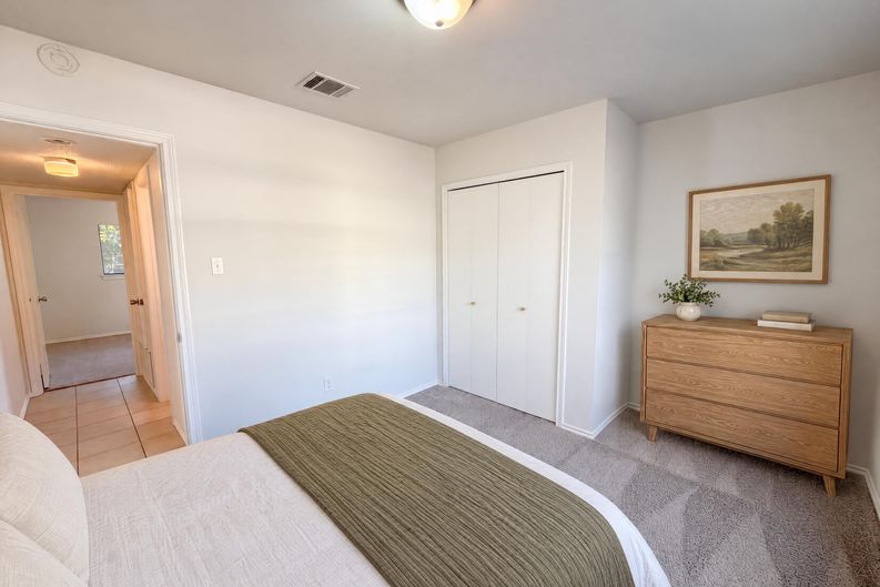 Photo 13 of 31 of 13020 Moorcroft Ln, Austin, TX