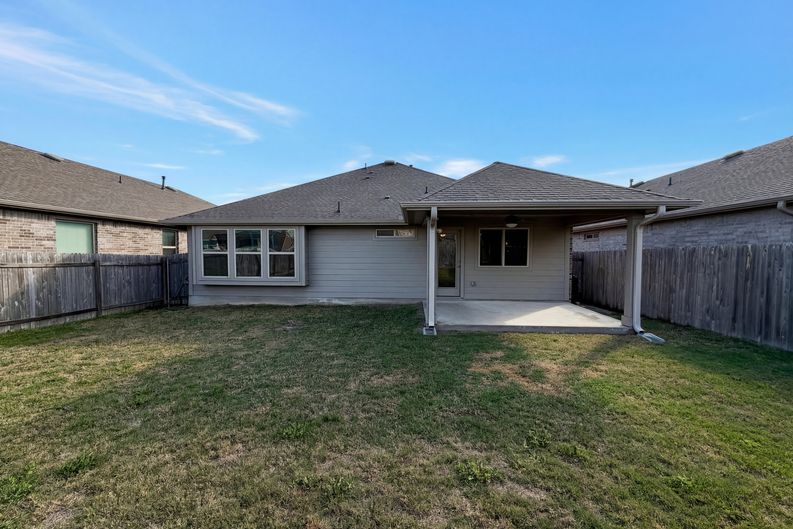 Photo 5 of 19 of 543 Tanda Ln, Hutto, TX