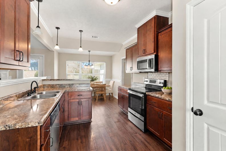 Photo 6 of 20 of 2712 Ardwick Dr, Hephzibah, GA