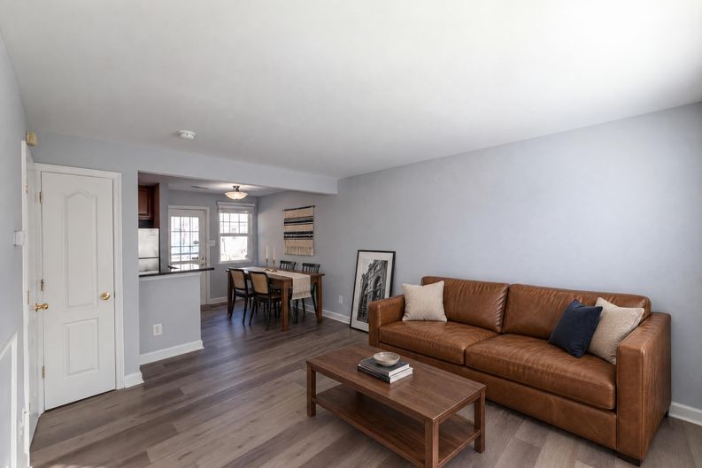 Photo 3 of 20 of 6940 Hawthorne St, Hyattsville, MD