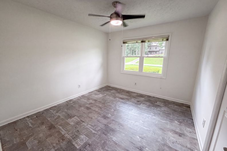 Photo 13 of 27 of 4378 Shady Dr NW, Lilburn, GA