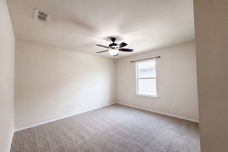 Photo 14 of 26 of 9165 Blackstone Dr, Providence Village, TX