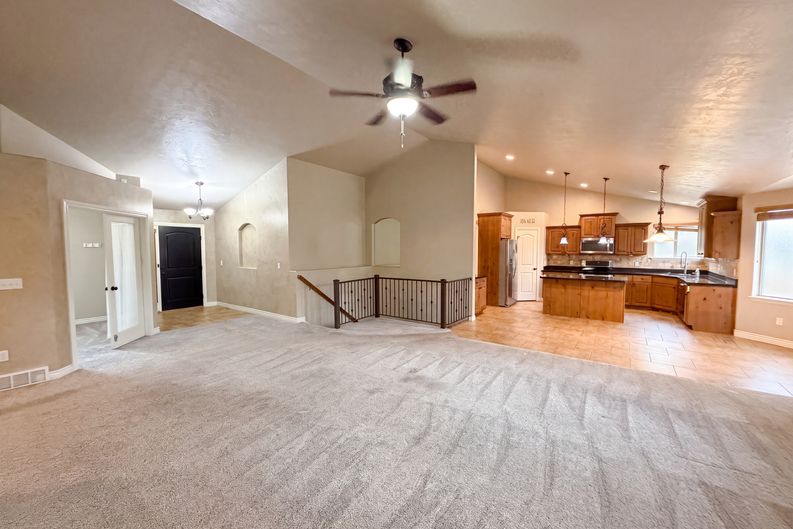 Photo 6 of 31 of 14496 S Fox Creek Dr, Herriman, UT